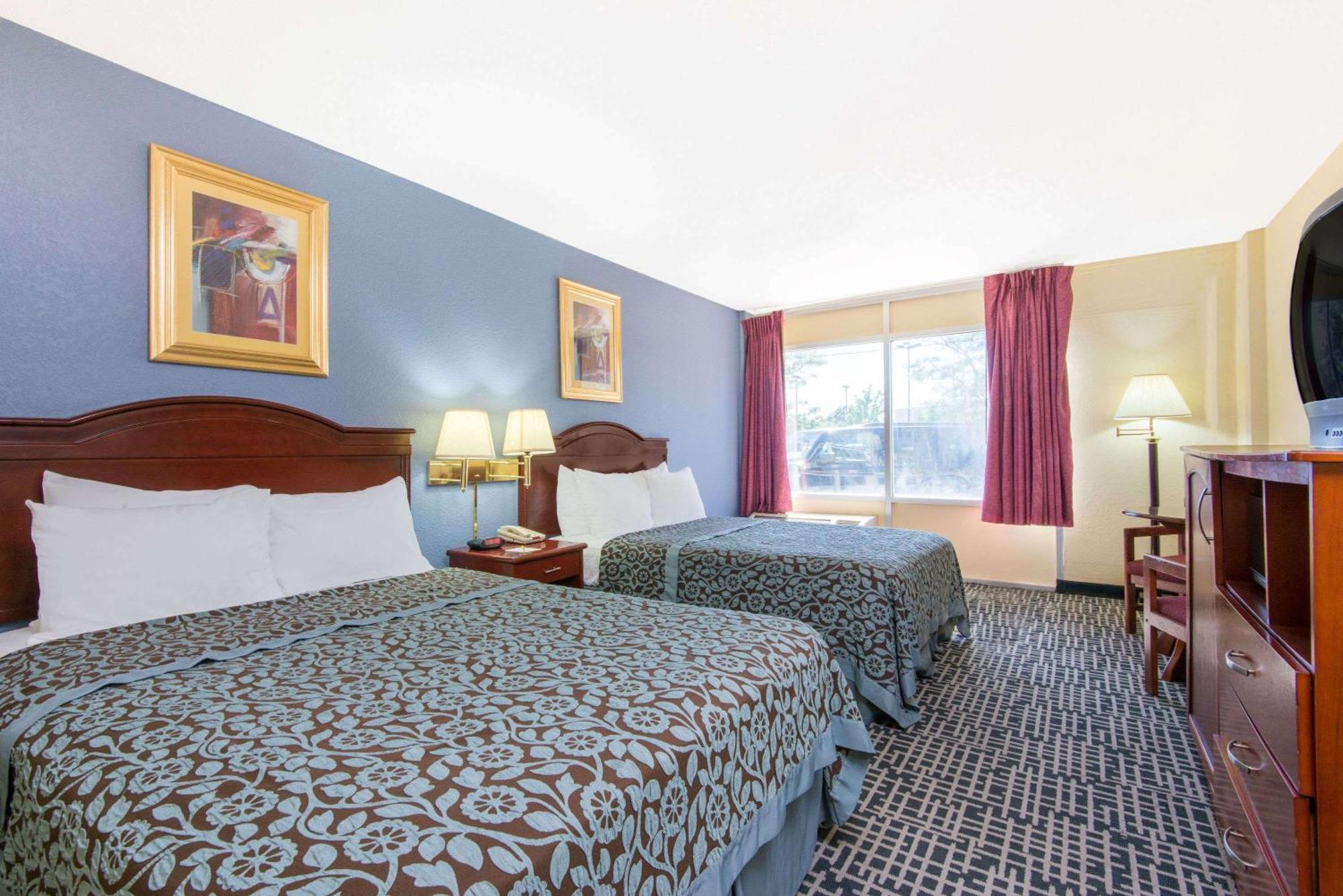 Days Inn & Suites By Wyndham Wichita East ภายนอก รูปภาพ